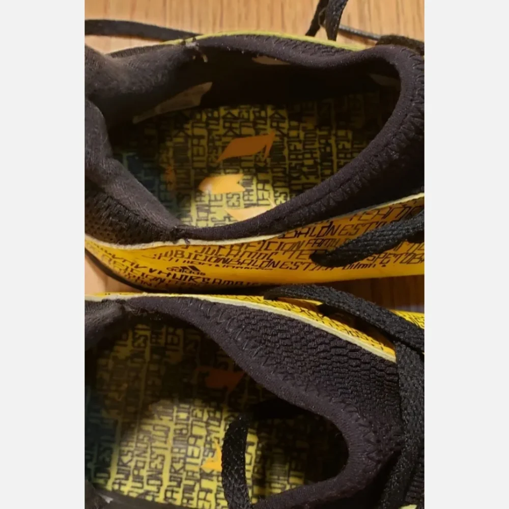 Adidas Men's Cleats Size: 6 Yellow and Black